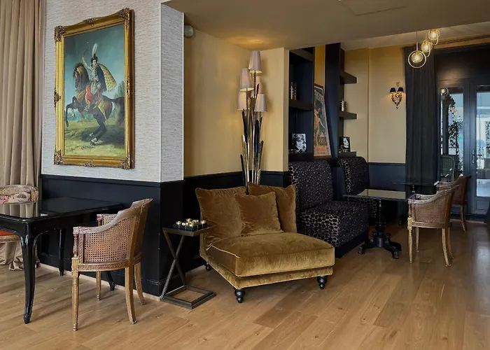 New Hotel République Parigi